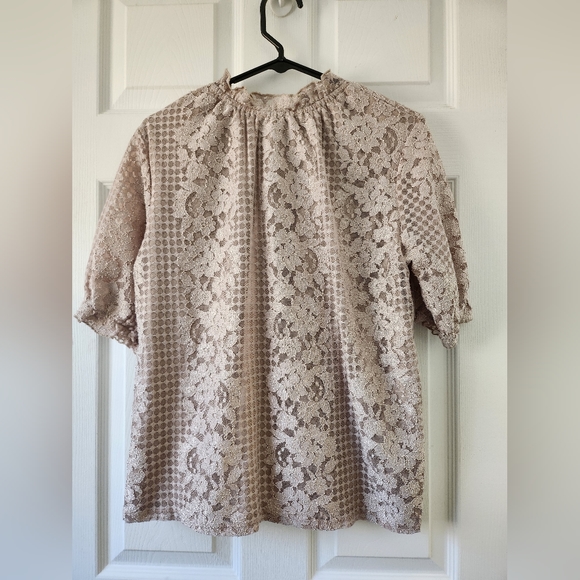 Cream Blouse Size XL - Picture 2 of 7